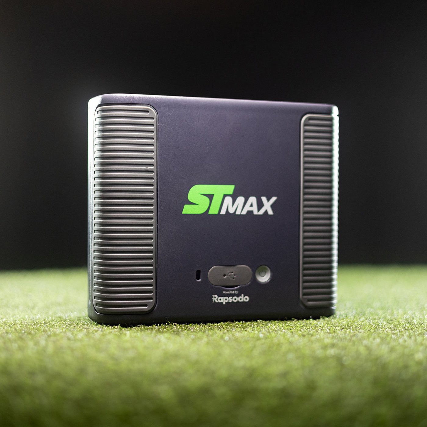 SkyTrak ST MAX golf launch monitor