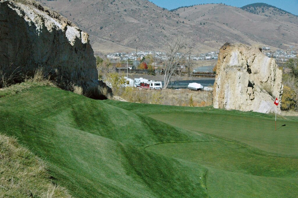 Fossil Trace fairway and green nestled between tall sandstone formations in Golden, Colorado.